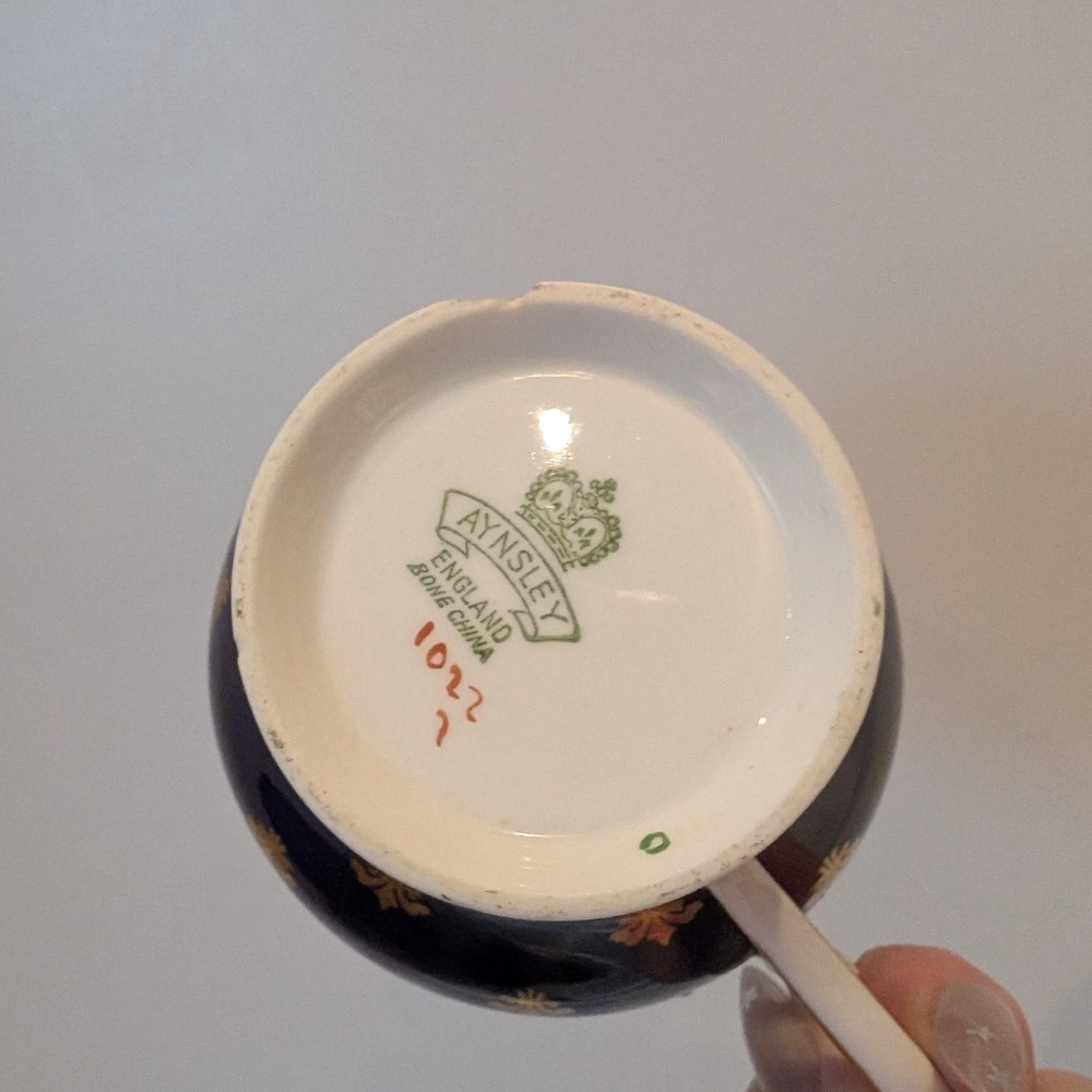 Aynsley Navy and Gold Teacup and Saucer - Picture 7 of 12